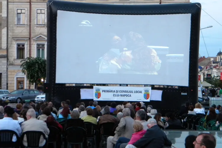 Opera Tosca, urmarita de circa 200 de clujeni in Piata Unirii VIDEO si FOTO