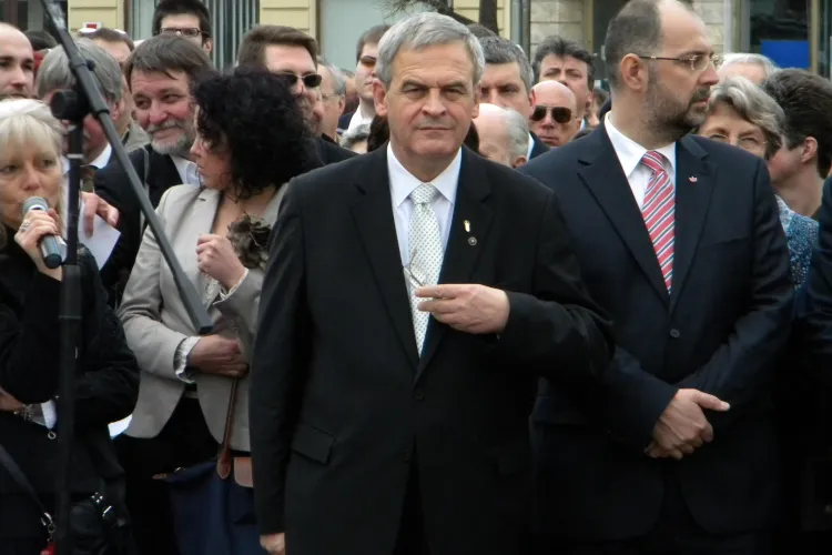 Laszlo Tokes, finantat cu bani de la Budapesta, pentru a-i ajuta pe maghiarii care vor sa ceara cetatenie