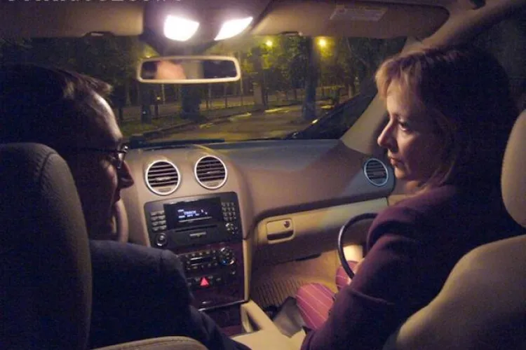 TIFF 2011: Teatru jucat in masina pentru 70 de lei reprezentatia VIDEO