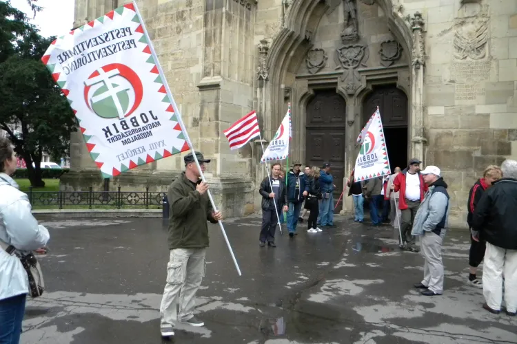Extremistii maghiari de la Jobbik au strigat Ungaria Mare in centrul Clujului - VIDEO