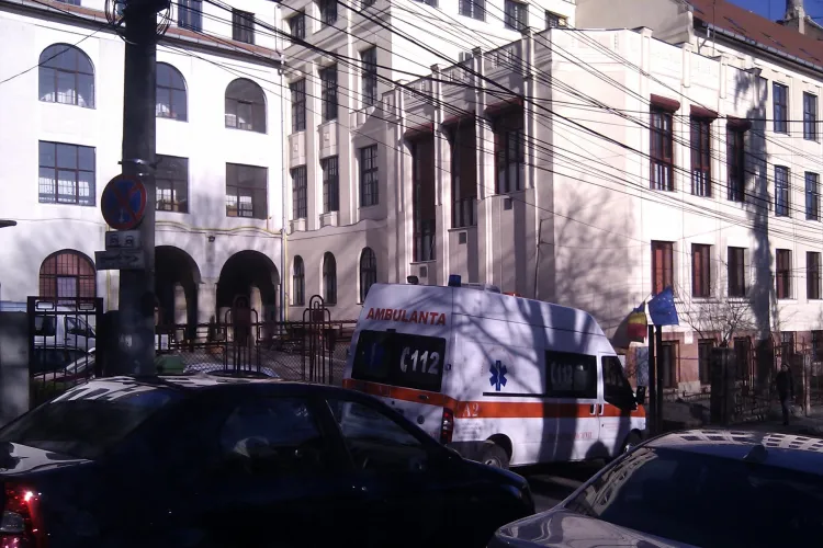 UMF Cluj renoveaza amfiteatrul Iuliu Moldovan