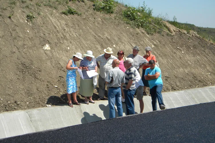 Pe centura Bulevardul Muncii - Apahida se asfalteaza de frica lui Boc - VIDEO si FOTO