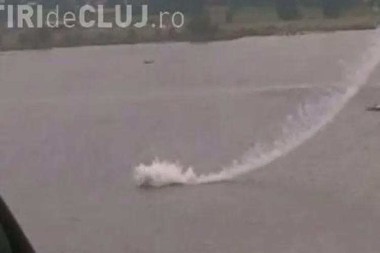 Un avion s-a prabusit intr-un rau in timpul unui show aviatic din Polonia - VIDEO