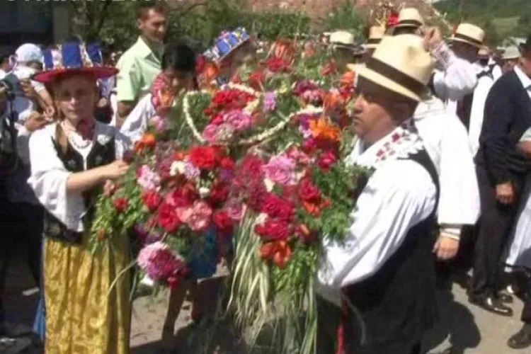Impanatul Boului de la Batin, o traditie straveche care aduna zeci de turisti langa Dej VIDEO si FOTO