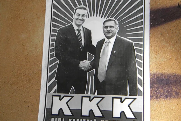 Afise impotriva primarului Sorin Apostu, lipite in centrul Clujul: KKK - KLUJ KAPITALA KULTURALA VEZI FOTO 