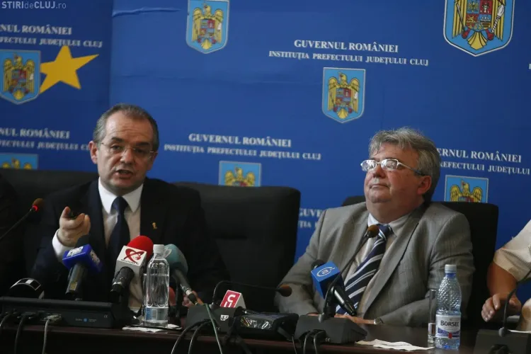 Prefectul Florin Stamatian a adormit in timpul discursului sustinut de Emil Boc la Cluj - VIDEO