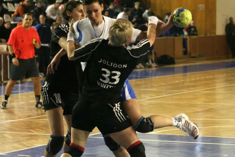 Handbalistele Stefania Florea si Irina Ivan au semnat pe 4 ani cu U Jolidon