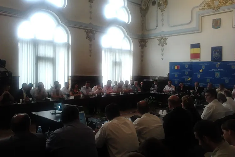 Un important demnitar clujean a adormit in timpul discursului pe care Emil Boc l-a tinut la Cluj - VIDEO in scurt timp