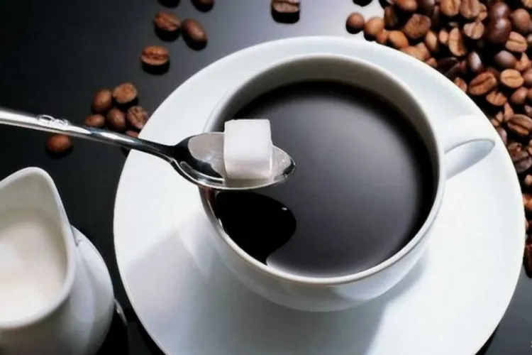 ANAF a taxat INCORECT retroactiv cafeaua cu zahăr adăugat de clienți! Avocații clujeni au câștigat procesul: „Instanța confirmă absurdul situației”