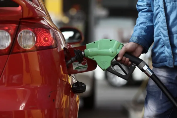 Prețul la pompă a crescut pentru a opta oară în noiembrie! Șoferii au ajuns la capătul răbdărilor. Câți bani vor scoate din buzunare