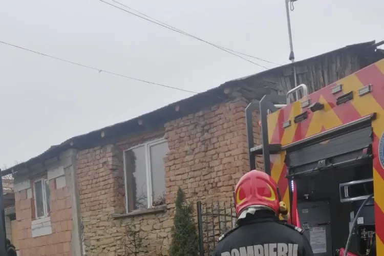 Incendiu în Cluj! O casă a fost cuprinsă de flăcări. Pompierii se luptă în aceste momente să stingă focul - FOTO și VIDEO