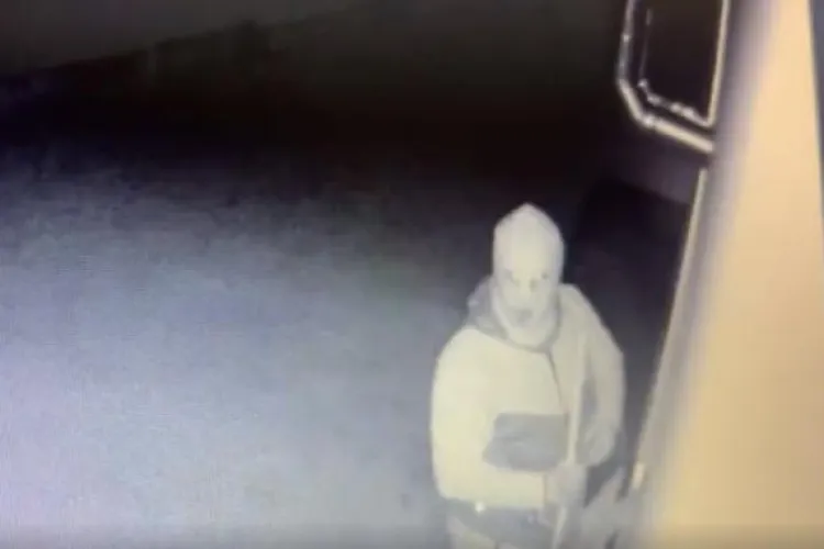 Cluj: Un hoț a „colindat” din poartă-n poartă și a furat tot ce-a găsit! Tânărul de 23 de ani spune că era beat și nu știa ce face