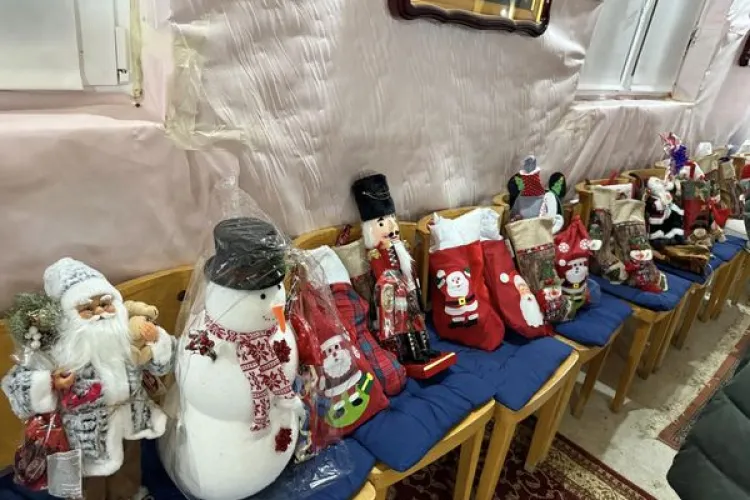 O clujeancă sufletistă a devenit Moș Nicolae pentru zeci de copilași din Cluj! Cei mici au primit un strop de bucurie, în prag de sărbători - FOTO