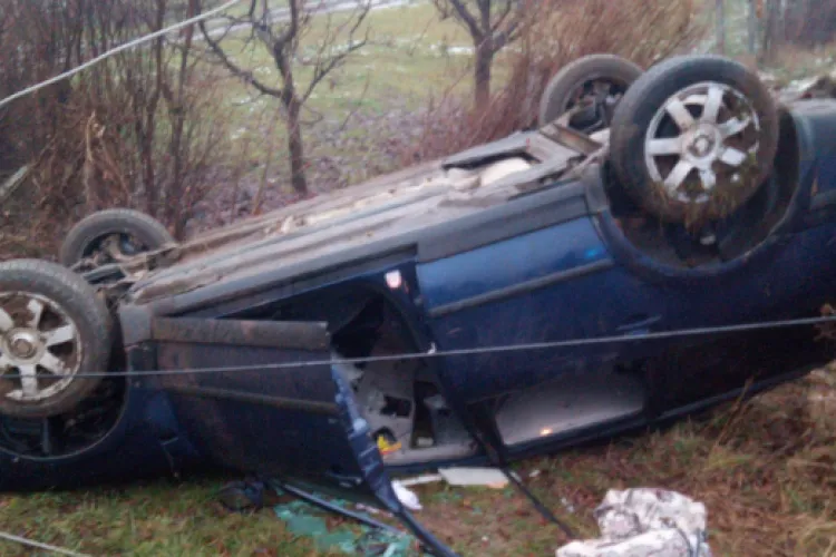 Accident rutier într-o comună din Cluj! Un bărbat a fost rănit în urma impactului. Echipajul SMURD a intervenit de urgență - FOTO 