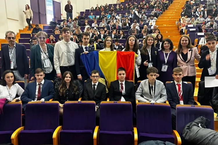 Doi elevi din Cluj, medaliați cu argint și bronz la Olimpiada Internațională de Științe pentru Juniori! Lotul României a obținut 12 medalii -FOTO