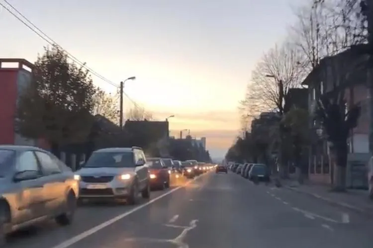 ,,Nu ne simțim în siguranță”. Clujenii de pe o stradă din oraș avertizează că viteza șoferilor este prea mare: ,,Un risc major”