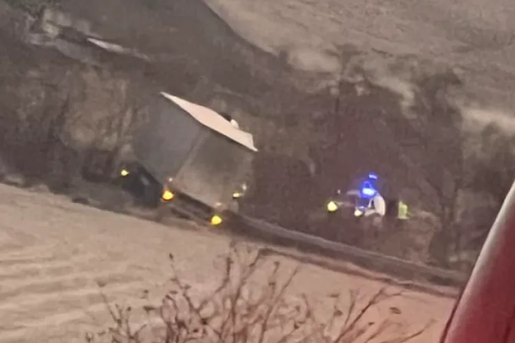 Accident rutier pe centura Florești - Grigorescu. Un TIR s-a răsturnat în curba ,,deja celebră”