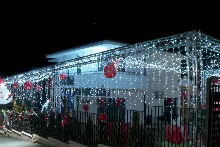 Casa din Cluj decorată ca în filmele de Crăciun! O vilă din Dezmir atrage toate privirile, dar și factura la curent e pe măsură FOTO/VIDEO