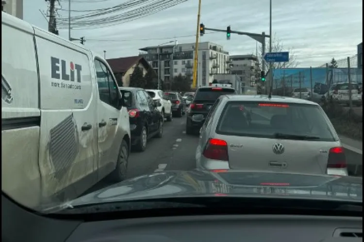 Trafic blocat pe o stradă din Cluj! Cozi interminabile și nervi întinși la maxim: „Este o bătaie de joc”
