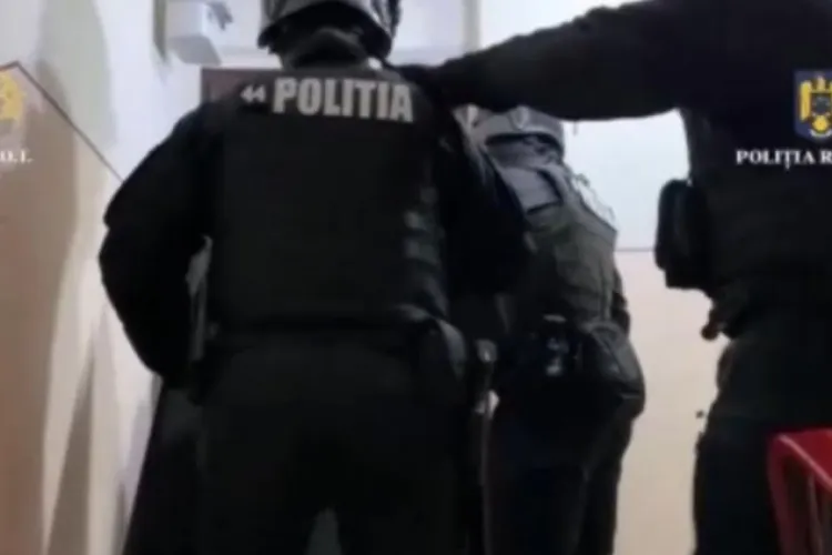 Traficant de stupefiante din Cluj, reținut de polițiști! Bărbatul vindea ,,marfă” și minorilor. ,,Afacerea” funcționa de ani buni  - FOTO  și VIDEO 