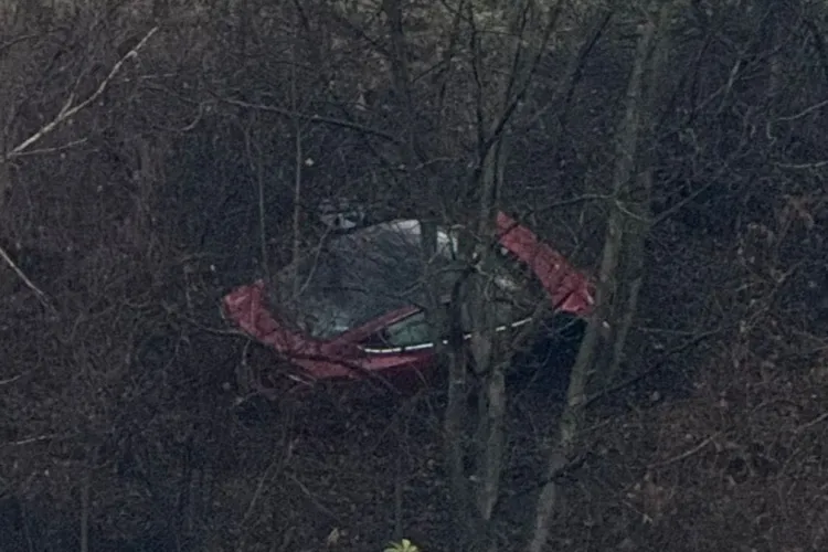 Un șofer clujean ar fi reușit să „zboare” de pe breteaua de la Cora și să aterizeze în „picioare”/ Poliția și ISU Cluj nu au însă NICIO sesizare FOTO