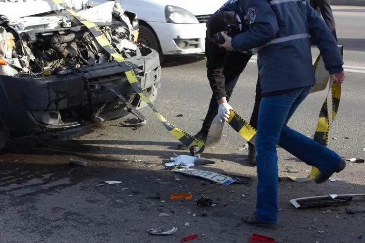 Un clujean de 70 de ani, beat și fără permis, a provocat un accident rutier la câteva secunde după ce a pornit mașina