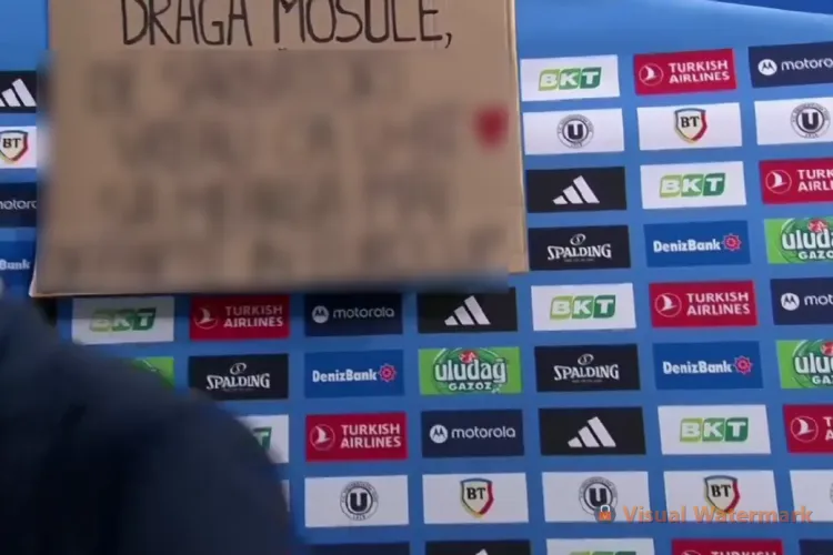 VIDEO Cel mai drăgălaș fan U-BT Cluj-Napoca. A scris pe o pancartă ce își dorește de la Moș Crăciun: ,,Dragă moșule, de sărbători vreau...”