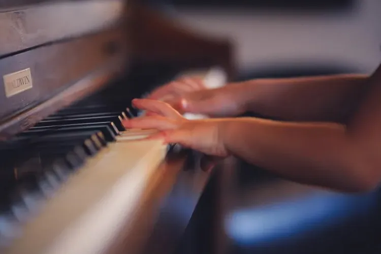 Talent răsplătit! Cinci elevi din Cluj-Napoca vor primi cadouri speciale pentru a-și urma visul muzical