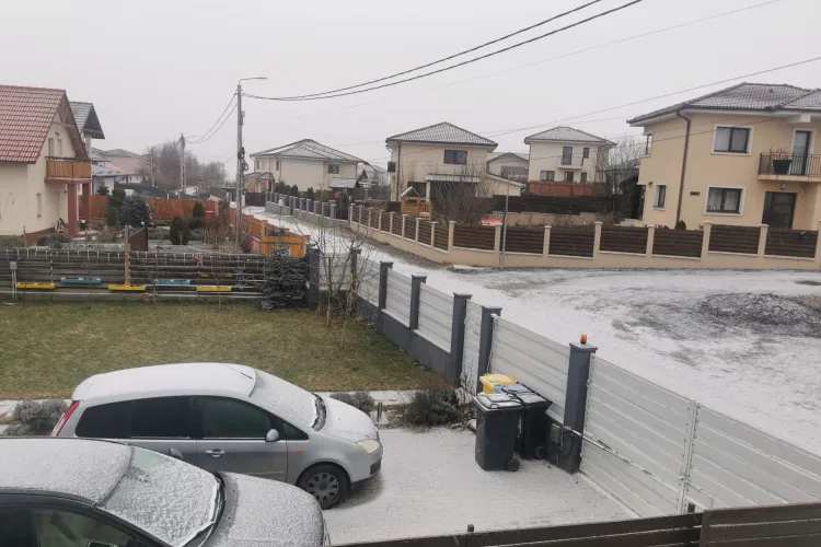 VIDEO Ajun fermecat la Cluj: Zăpada își face apariția pentru venirea lui Moș Crăciun. Va păstra vremea atmosfera magică până după Revelion? 