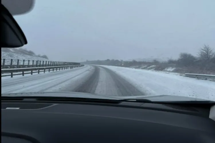 Șoferii se plâng de lipsa deszăpezirii între Turda și Cluj: „Asta da autostradă în România”