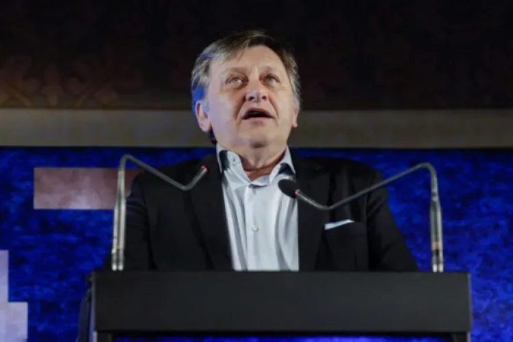 Prima reacție a lui Crin Antonescu după ce a fost desemnat candidat la prezidențiale: ,,Eu nu mi-am dorit și nu am solicitat această candidatură