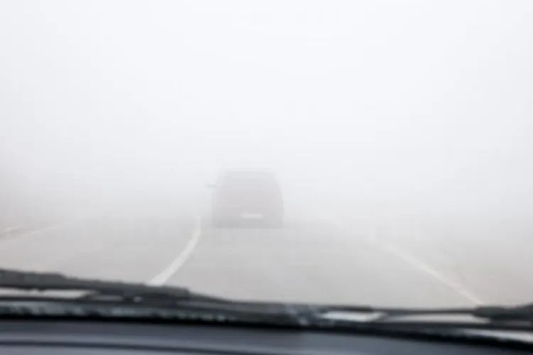 Cod galben de ceață în județul Cluj, emis de Administrația Națională de Meteorologie: Crește foarte tare riscul de accidente. Circulați cu prudență!