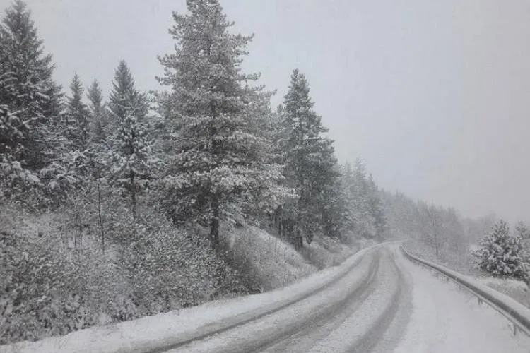 Vânt puternic și viscol în zona de munte a Clujului! CODUL PORTOCALIU a fost prelungit 