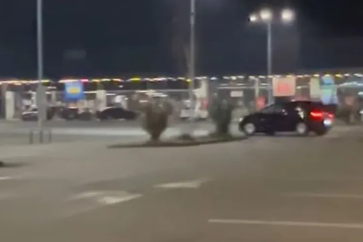 Un clujean teribilist face drifturi în parcarea unui centru comercial VIDEO
