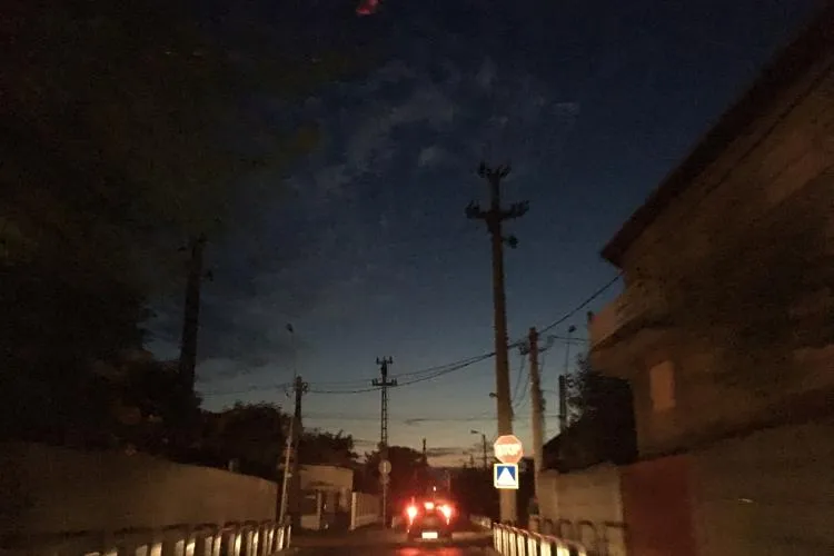 Probleme cu iluminatul public în Cluj! Zeci de clujeni reclamă că au rămas fără lumină pe străzi, chiar la început de an:  ,,E bezna totală”