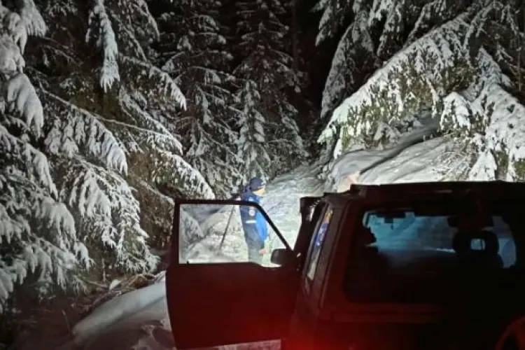 Intervenție de urgență a jandarmilor montani! Două persoane rămase înzăpezite au fost salvate în ultimul moment 