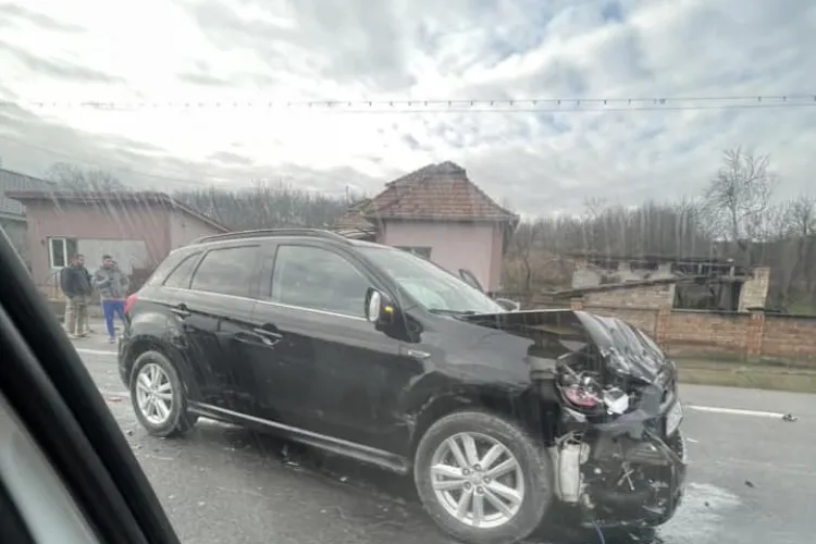 Accident rutier într-o comună din Cluj de Crăciun. Patru persoane necesită îngrijiri medicale  - VIDEO / FOTO