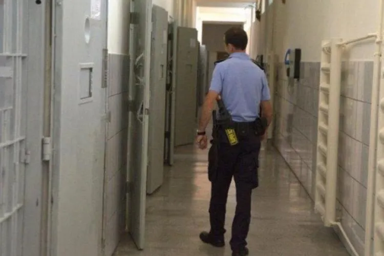 Protest masiv al polițiștilor de penitenciar! Nemulțumiri legate de salarii și orele suplimentare