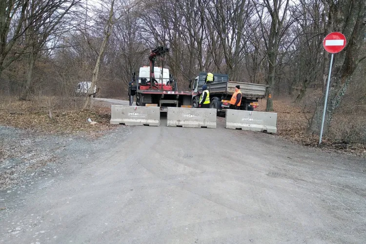 Veste bună pentru pădurea Hoia-Baciu! Drumul a fost închis traficului auto: „Mașinile circulau în număr din ce în ce mai mare”
