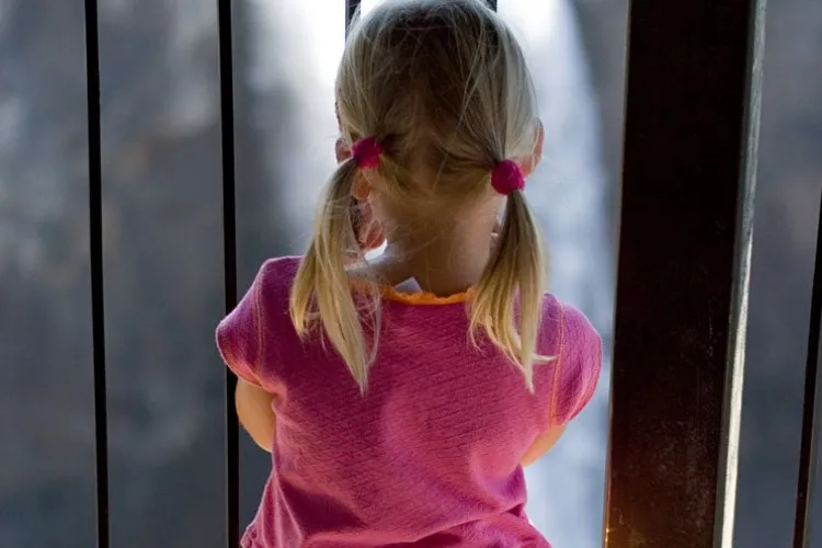 Un clujean riscă să ajungă după gratii pentru că și-a ABANDONAT familia. Bărbatul și-a ignorat fiica ani de zile