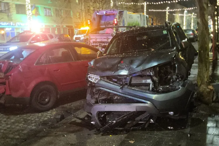 Accident GRAV pe strada Horea din Cluj-Napoca: patru mașini implicate. Un tânăr de 18 ani a fost transportat de urgență la spital FOTO/ VIDEO