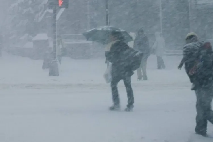 Cum va fi VREMEA în următoarele 7 zile! Meteorologii anunță un frig de crapă pietrele