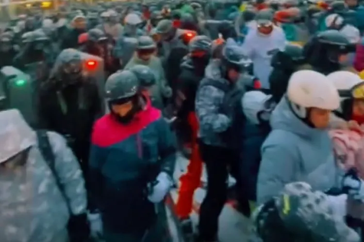  Clujenii și-au făcut curaj și au mers la schi la Bukovel, în Ucraina! Stațiunea a fost arhiplină, chiar dacă războiul continuă de peste 1000 de zile VIDEO