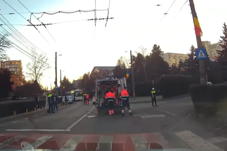 Accident grav în Cluj-Napoca! Doi adolescenți, spulberați de o șoferiță pe trecerea de pietoni VIDEO
