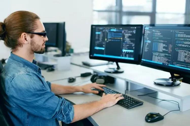 Scad salariile IT-știlor la Cluj: Pierderile pot depăși 1500 lei pe lună! Iată ce vor face companiile IT din Cluj-Napoca