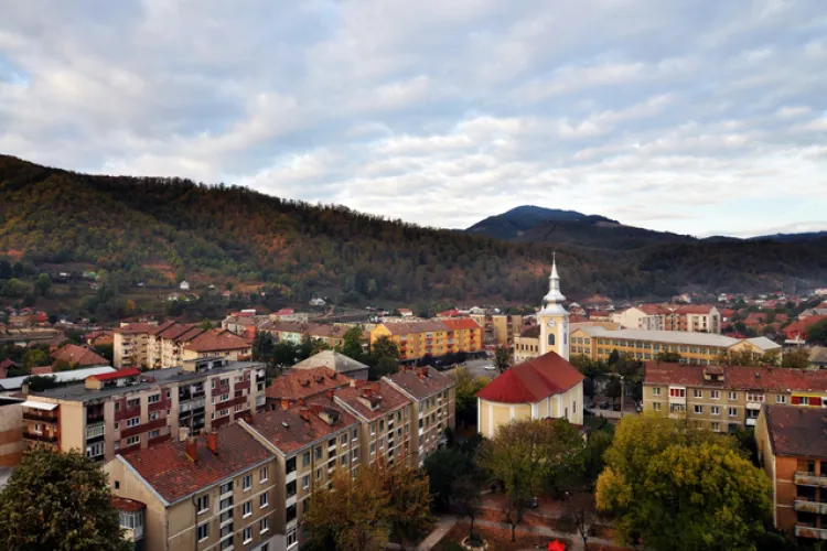 Orașul din Apuseni care plătea prețul aurului cu sănătatea locuitorilor! Era atât de poluat încât ploua cu acid sulfuric înainte de Revoluție 