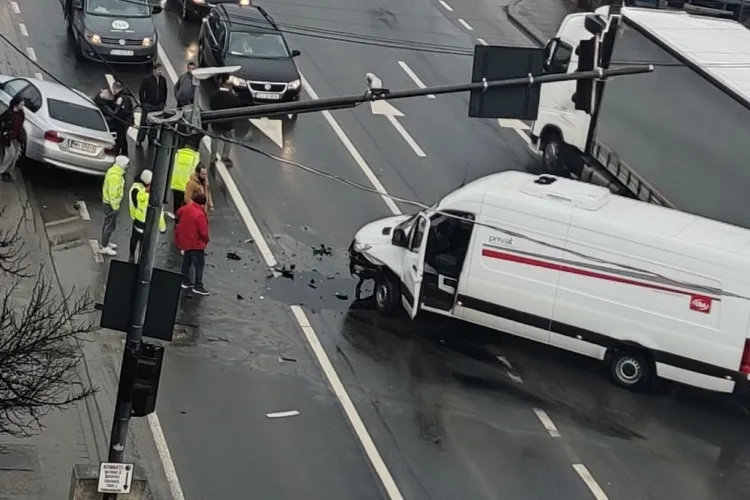 Cluj: Accident rutier în Baciu între un BMW și o autoutilitară. Traficul este aglomerat - FOTO