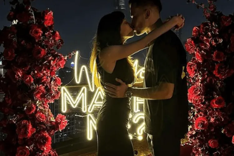 Căpitanul FCSB Darius Olaru se însoară cu o absolventă a Universității din Cluj. Ce profesie are superba viitoare mireasă FOTO