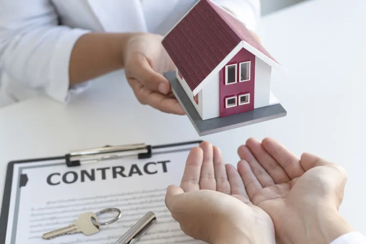 „De ce o garsonieră în care pică tavanul și se văd gândacii e 300 de euro?” - Dilema unei tinere care vrea să se mute în Cluj-Napoca