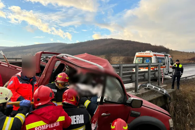 Cum s-a produs accidentul grav în care un bărbat și-a pierdut viața într-o localitate din Cluj. Altă persoană, dusă de urgență la spital-FOTO/VIDEO